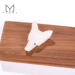 Venta al por mayor cabeza de Calavera de Cristal piedra Natural tallada cabeza de Lobo forma colgantes encantos para la fabricación de joyas - Product Image 6