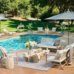 Canapé d'extérieur moderne en résine tressée de qualité supérieure, en teck et en rotin, avec assise incurvée et arrondie - Product Image 2