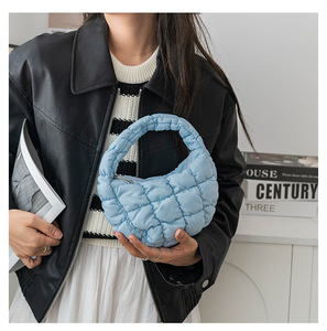 Borsa Unisex Mini Nuvola di Alta Qualità, Leggera e Portatile con Chiusura a Cerniera per Viaggi e Shopping - Product Image 5