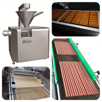 Ligne d'extrusion de bâtonnets de viande pour aliments pour animaux de compagnie, machine automatique continue en acier inoxydable pour la fabrication de viande de poulet et de bœuf