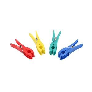 Fabrication de pinces à vêtements en plastique colorées de haute qualité avec poignée souple - Product Image 5