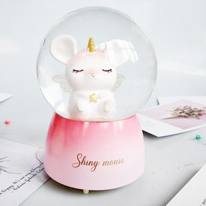 كرة ثلجية كريستالية اصطناعية لهدايا عيد الميلاد، زينة صغيرة للأطفال، كرة زجاجية من الراتنج مع إضاءة LED - Product Image 4