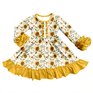 Vestido de Niña con Estampado de Seda de Leche, Manga Larga, Volantes y Botones al Frente - Product Image 4