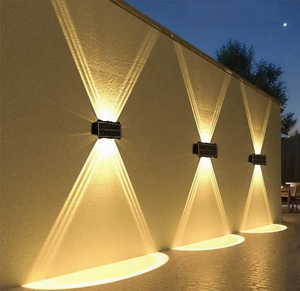Faretto LED Solare da Esterno Impermeabile <span class=keywords><strong>per</strong></span> Giardino, Villa, Recinzione con Diffusore in Policarbonato <span class=keywords><strong>per</strong></span> Decorazione Paesaggistica - Product Image 1