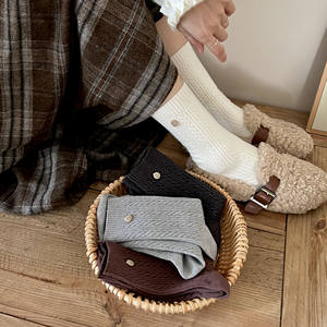 Chaussettes en laine mi-longues tressées tridimensionnelles rétro pour femmes automne hiver chaussettes épaisses chaudes pour la maison manchette de corps personnalisable quotidien - Product Image 3