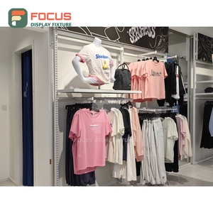 Étagères murales en acier inoxydable pour magasin de créateurs modernes, solution tout-en-un pour magasin de mode - Product Image 2
