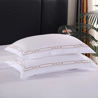 Ensemble de literie d'hôtel de luxe, 100% polyester, bordure brodée, logo personnalisé, taille king queen, 4 pièces, ensemble de linge de lit d'hôtel