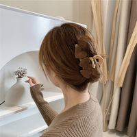 2025 sud-coréen femmes cheveux accessoires doux arc épingle à cheveux automne hiver amour peluche requin pince 5cm taille Internet célébrité