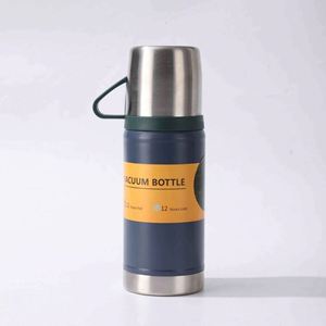 Botella de Agua Moderna de Acero Inoxidable con Aislamiento al Vacío, con Asa y Tapa - Product Image 4