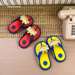 Tongs <span class=keywords><strong>de</strong></span> dessin animé Little Bee en EVA à semelle souple antidérapante, sandales d'été élégantes et polyvalentes pour garçons et filles, à porter à l'intérieur et à l'extérieur - Product Image 4