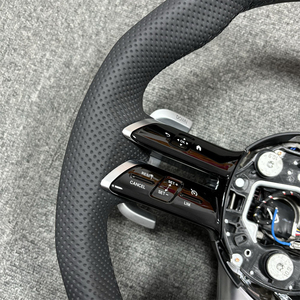 Volante Ergonómico de Cuero Perforado en Forma de D para Conducción Diaria con Levas Metálicas Compatible con <span class=keywords><strong>Mercedes</strong></span> GLA GLB GLE Clase S - Product Image 5
