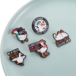 Spille Smaltate Stile Cowgirl, <span class=keywords><strong>Serie</strong></span> Creativa Bookish Cozy, Spille Cartoon, Badge Divertenti per Capodanno Cinese, Vendita all'Ingrosso - Product Image 1