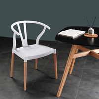 Chaise de salle à manger classique pour la maison et le jardin, dossier incurvé, pieds en bois massif, chaise latérale en plastique pour la décoration de restaurant