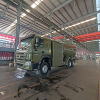 Nouveau véhicule de ravitaillement aérien HOWO 6x4 pour l'aviation civile, avec corps de réservoir en alliage d'aluminium spécial et ravitaillement par gravité sous pression