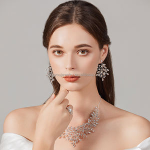 El yapımı şık kristal suni elmas kolye küpe balo düğün gelin aksesuarları takı seti kadınlar için - Product Image 2