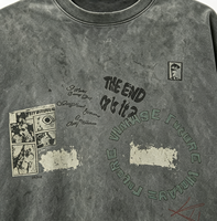 T-shirt à manches longues oversize délavé, impression DTG Kornit, motif collage multi-graphe, portrait et lettres circulaires, ourlet brut effiloché