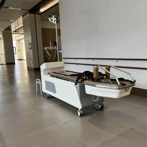 Meja kiropraktik yang dapat disesuaikan dengan traksi 220V 50Hz traksi Lumbar dan meja dekompresi tulang belakang - Product Image 2