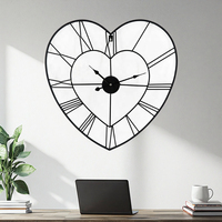 Horloge murale en fer minimaliste, surdimensionnée, moderne et mignonne en forme de cœur, vente en gros