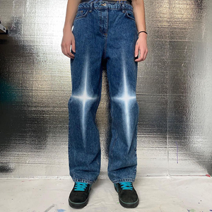 Grande <span class=keywords><strong>Croix</strong></span> Personnalisée Impression Laser Sérigraphie Pantalon en Denim Couleurs de <span class=keywords><strong>Spray</strong></span> Street Wear Jeans Slim Fit pour Hommes - Product Image 4