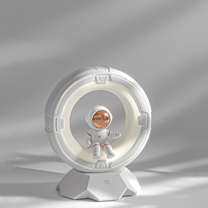 Mini Lámpara LED con Forma de Astronauta, Luz Nocturna Inteligente con Sensor, Diseño para Mesa de Dormitorio o Sala de Estar - Product Image 3
