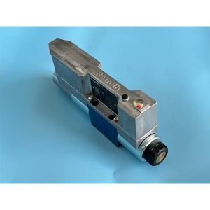Rexroth Proportional Valve 4WREE6E16-30/<b>V</b>/24F1 160 L/min 315 <b>Bar</b> Hydraulic Control 1/2 In Port - Product Image 2