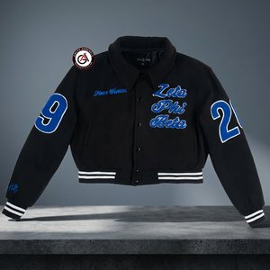 Zeta Phi Beta Sorority Chaqueta de béisbol recortada con bordado griego para mujer Chaqueta de letras con mangas de cuero de cuerpo de lana - Product Image 3