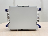 Filtre de bande professionnelle 2,6 GHz à quatre unités et 8 sections avec une puissance moyenne de 100 W pour base de réseau 5G