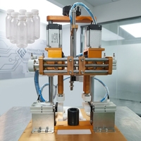 Machine de capsulage semi-automatique à servomoteur à quatre roues pour bouteilles en PET, bouteilles en plastique, bouteilles en verre