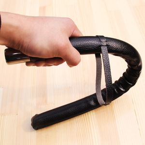 Bâton d'entraînement pour chien en cuir souple avec boucle de suspension - Product Image 5