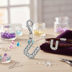 Ciondolo a forma di lettera U in cristallo con strass per la creazione di gioielli e progetti fai da te - Product Image 3