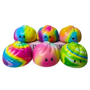 Jouet anti-stress en PU arc-en-ciel en forme de boulette vapeur, avec visages expressifs rebondissants - Product Image 5