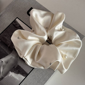 Offre Spéciale : Accessoires Cheveux Coréens pour Femmes – Chouchous en Tissu, Grands Chouchous en Satin, Élastiques à Cheveux avec Perles – Vente en Gros - Product Image 4