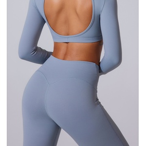 Haut de yoga personnalisé grande taille sexy dos nu col en V pour femme, respirant, séchage rapide, léger, couleur unie, manches courtes, coupe courte fitness - Product Image 3