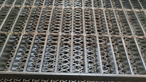 Fabricant certifié ISO 9001 de grilles en acier pour acheter des grilles en acier en gros en ligne - Product Image 6