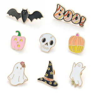 Tema cruzado Aleación de zinc Insignia plateada Impresión UV Acabado pintado Dibujos animados Caprichoso Murciélago Fantasma Calabaza Broche Accesorio - Product Image 1