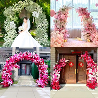Dekorasi Pernikahan Lengkungan Bunga Sutra Buatan Desain Bunga Berbentuk Tanduk Mawar Daisy Hydrangea Daun Monstera Dekorasi Latar Belakang