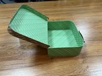 Boîte rigide écologique de style vintage avec poignée imprimée rétro et matériaux recyclés - Boîte de rangement