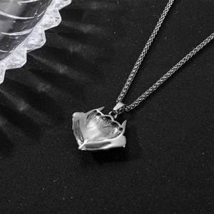 Collier Hip Hop Rock pour homme en acier inoxydable avec pendentif crâne de démon style européen américain, œil bleu, SP1003 - Product Image 3