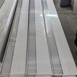 Paneles de Techo de PVC Perforados de 300x9mm <span class=keywords><strong>con</strong></span> Tecnología de Estampado en Caliente, Super Brillantes, Blancos, Impermeables, Rejilla de Techo China - Product Image 6