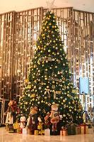 Y-065 Arbre de Noël Artificiel de Luxe Vert Foncé avec Volants en Tulle et Nœuds pour la Décoration de la Maison, de l'Hôtel et des Fêtes