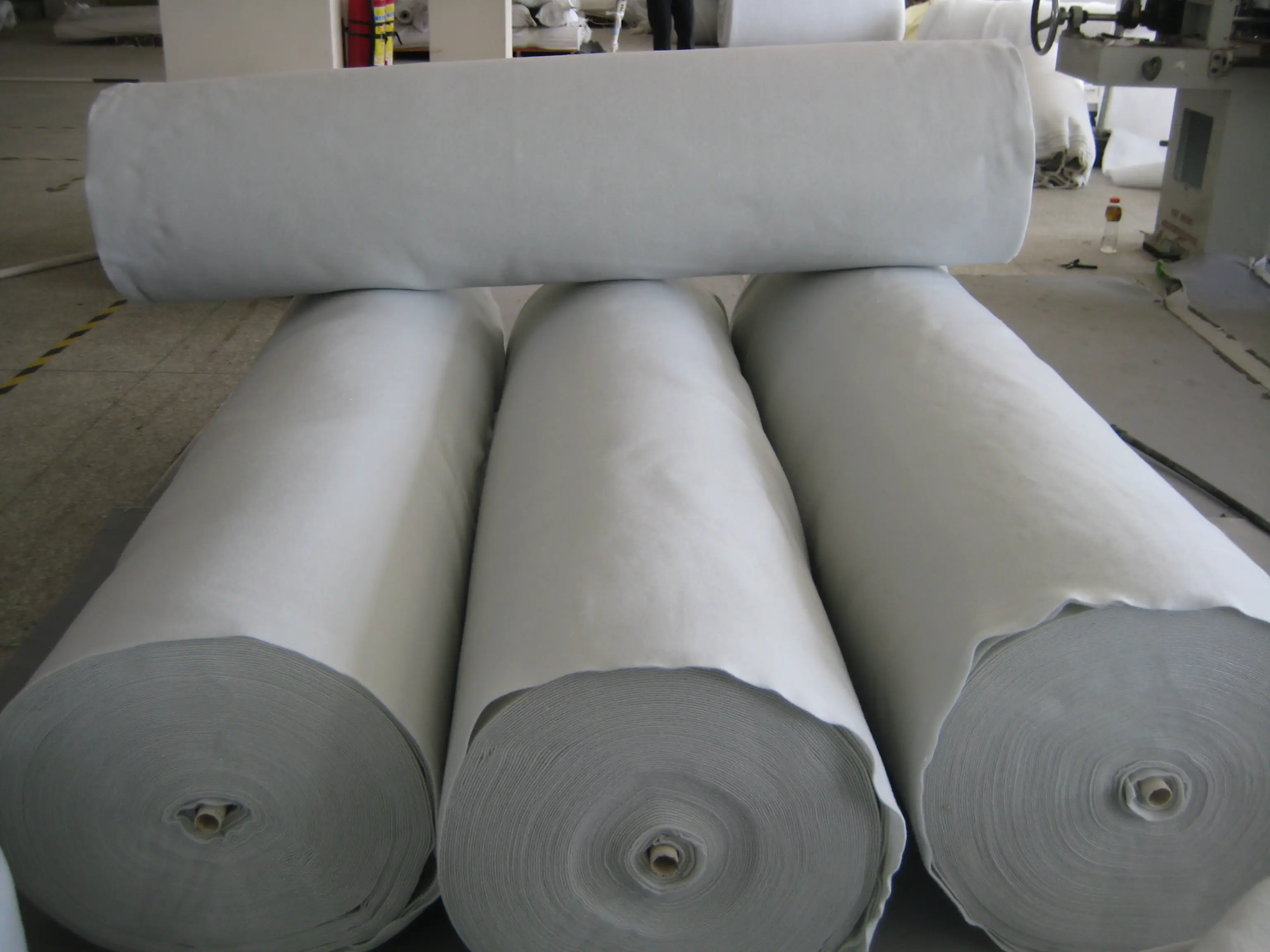 China Factory Customized Cheap Price Comfortable Non Woven Interlining Fabric Rolls Clothes