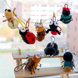 Jouet en peluche abeille personnalisé, insecte en peluche mignon et réaliste avec des rayures jaunes et noires, peluche de insecte rembourrée en coton PP doux pour l'éducation - Product Image 4