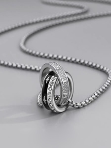 Anello Victory Star Trendy da Uomo, Stile Freddo e Minimalista, con Anelli Intrecciati, Collana con Doppio Anello e Diamante Bianco in Resina - Product Image 5