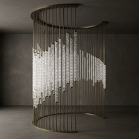 Cloison en verre en forme d'arc personnalisable, piliers en acier inoxydable, design contemporain, séparateur de pièce durable pour décoration haut de gamme
