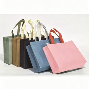 Sacs fourre-tout non tissés avec logo personnalisé, sacs de shopping réutilisables, sacs d'emballage écologiques pour boutiques et supermarchés - Product Image 1