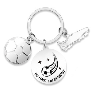 Porte-clés de football inspirant gravé en acier inoxydable avec breloques ballon et crampons « You Beat Him » – <span class=keywords><strong>Cadeau</strong></span> motivant pour les joueurs - Product Image 2