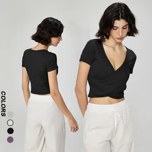 Camiseta feminina esportiva com gola V cruzada para ioga, top cropped de manga curta com estrias, camiseta com logotipo personalizado