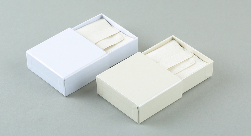 Boîte blanche avec pochette enveloppe