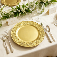 Assiettes de présentation de luxe dorées Wojia 13 pouces, bordure florale en relief, en plastique thermolaqué pour la décoration de table d'hôtel, de banquet et d'événements
