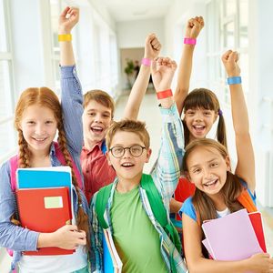 Venta al por mayor personalizado silicona Slap pulseras suaves Color serigrafía para LogoParty granel en blanco artículos promocionales - Product Image 6